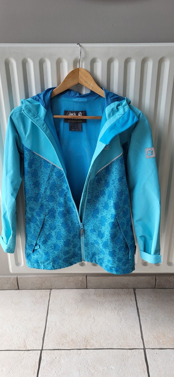 Mooie Jack Wolfskin regenjas azurblauw, maat 152., Ophalen, Jongen of Meisje, Jack Wolfskin, Zo goed als nieuw