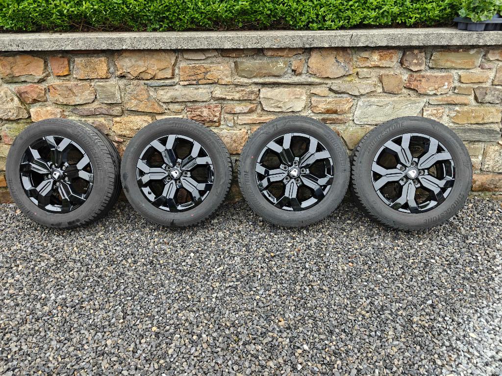 Jantes Dacia Duster 1 et 2, état neuf, avec bon pneus été, Neuf, Pneus et Jantes, 215 mm, Pneus été