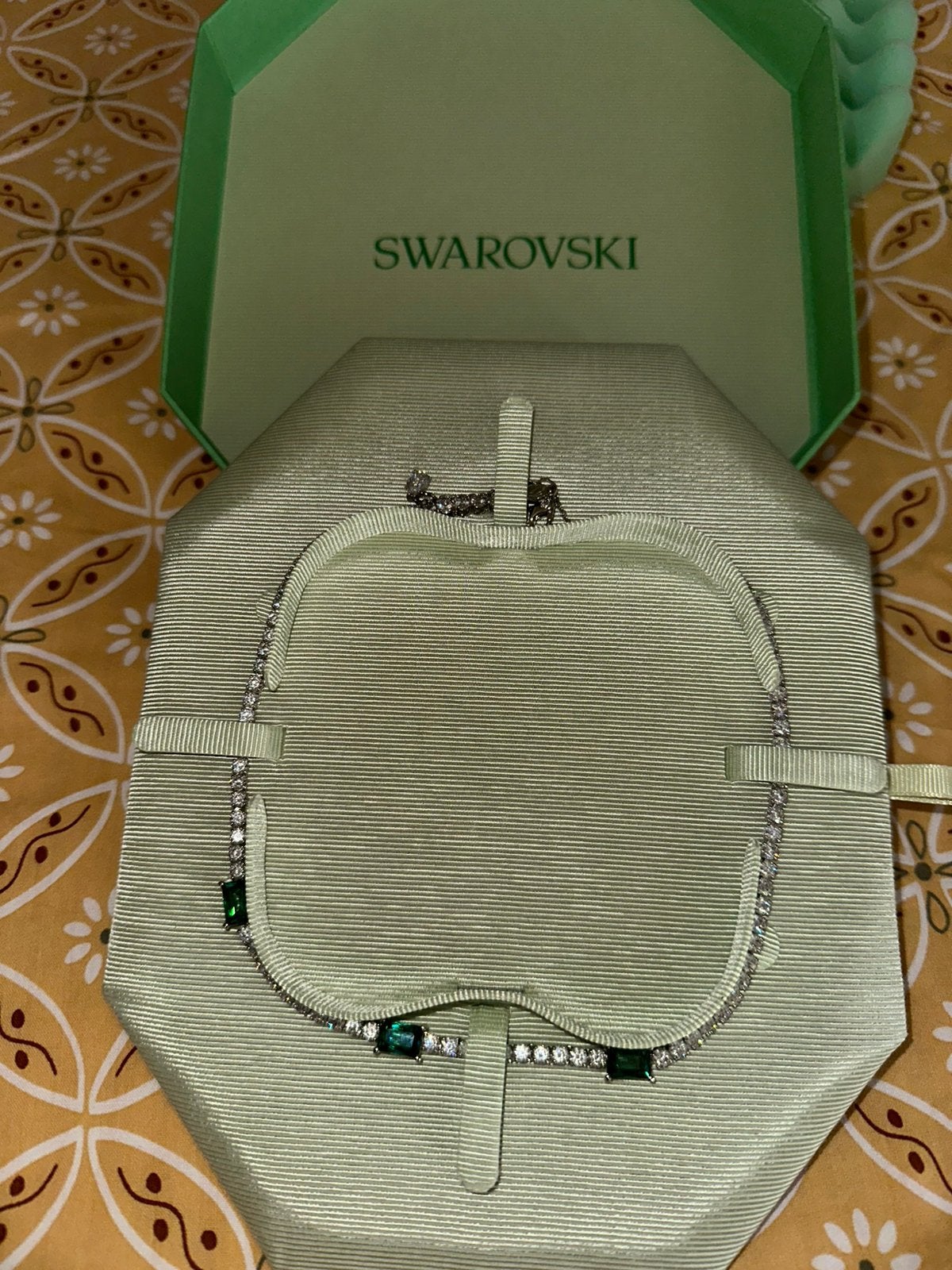 Collier swarovski, Enlèvement ou Envoi, Comme neuf
