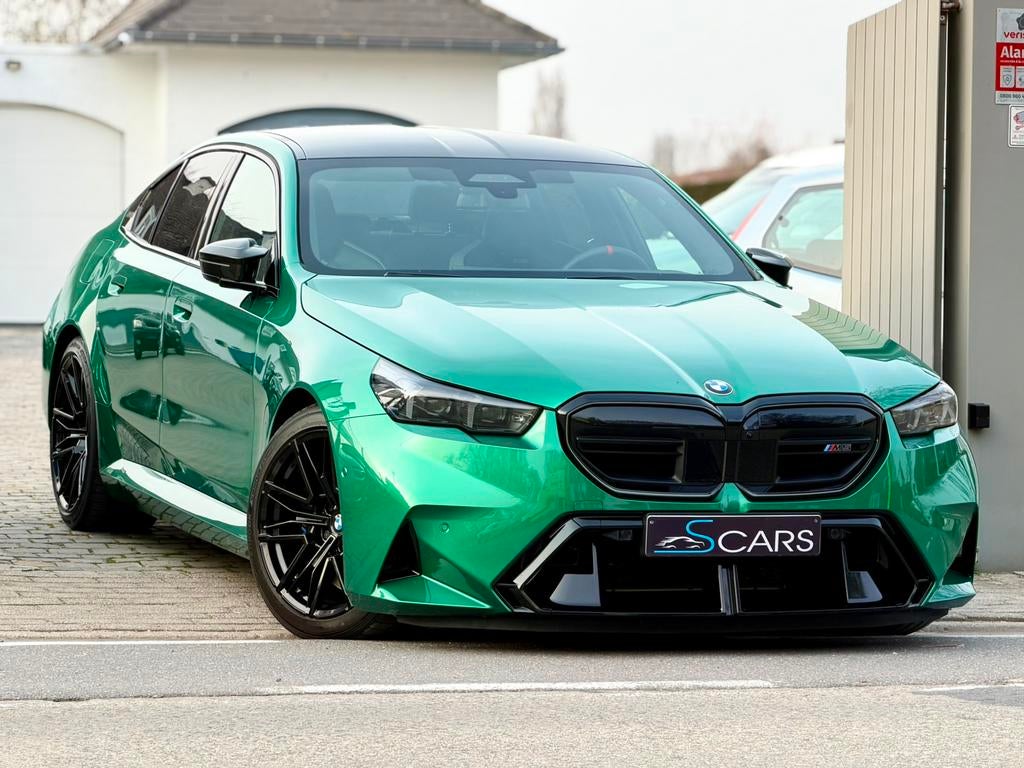 Bmw M5 4.4i Hybride ** 727 pk ** Btw wagen ** 012.000 km **, Automaat, Vierwielaandrijving, https://public.car-pass.be/vhr/f275b14d-344f-4f32-94e8-0cc8f6e6e237