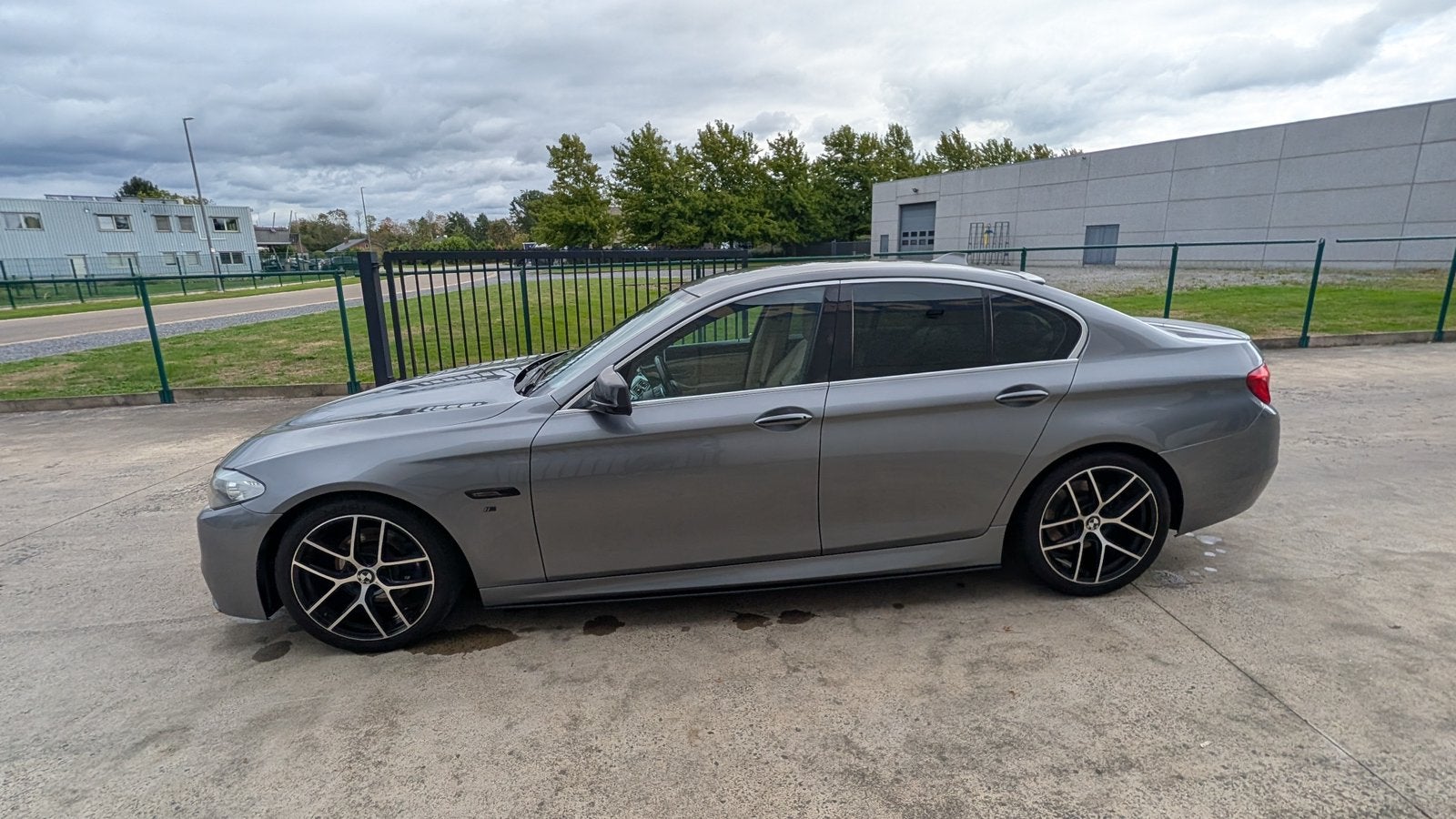 Bmw 520d met 199200km, Autos, Cuir, Beige, Phares au xénon, Carnet d'entretien