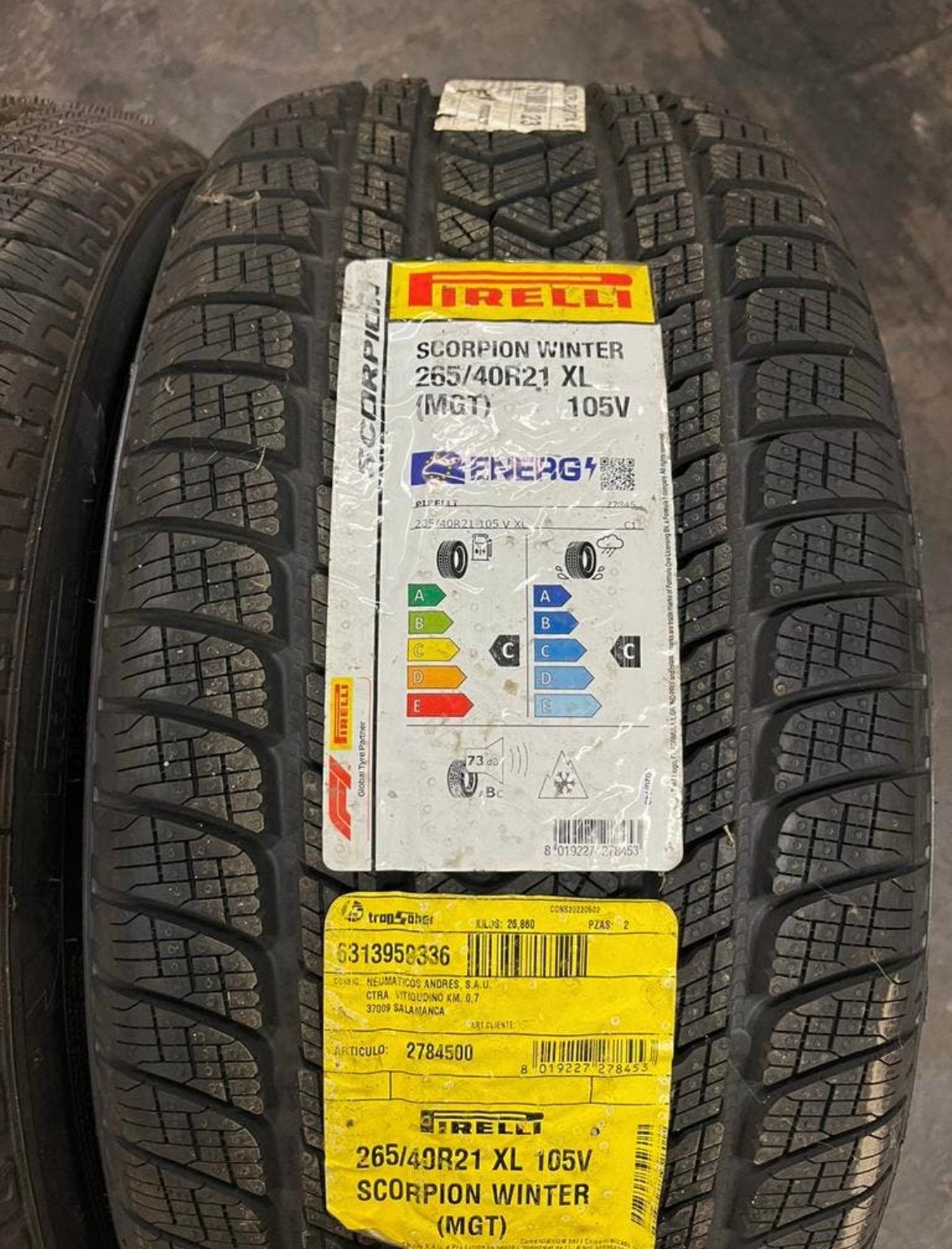 2 nieuwe Pirelli 265/40r21 banden. 105v winter, Ophalen