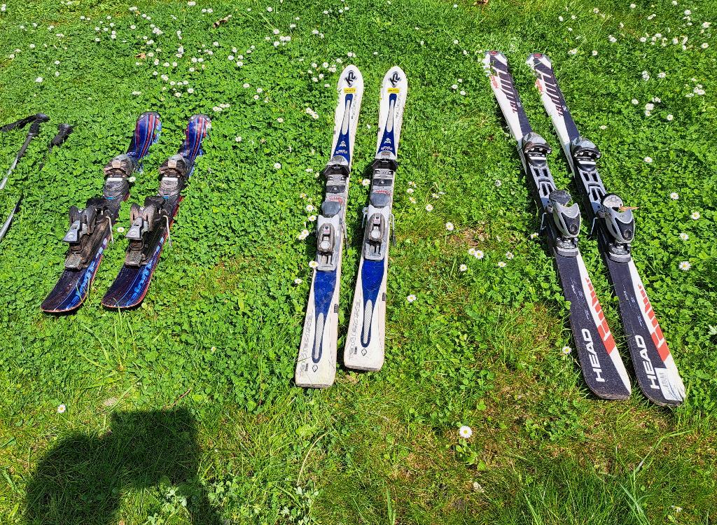 Lot de trois paires de skis, Enlèvement, Utilisé, Ski, Skis