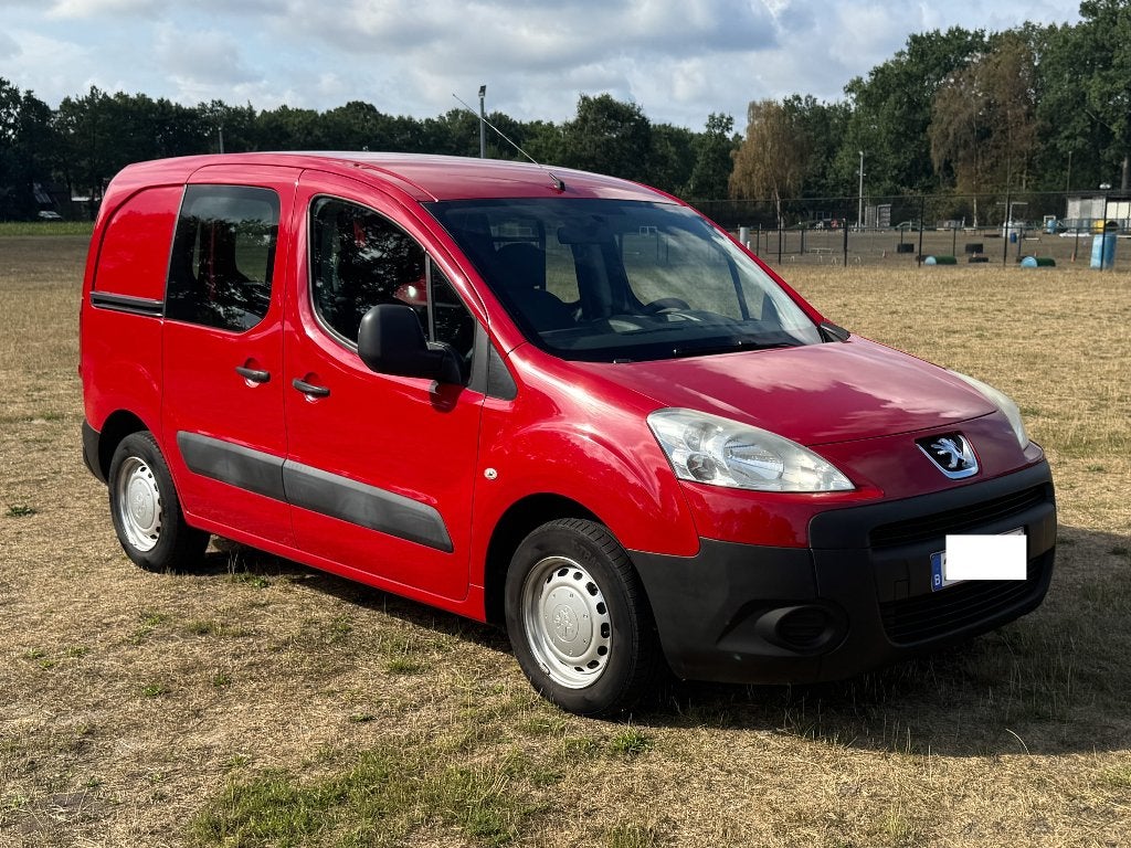 Peugeot Partner 1.6 HDi 75 16V - Lichte vracht - Trekhaak, Auto's, Voorwielaandrijving, Euro 5, Stof, Zwart