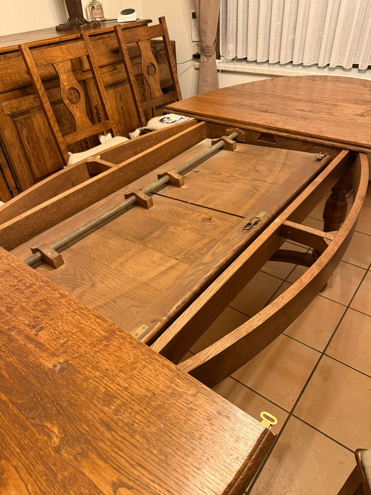 Table de ferme complètement en chene massif, Maison & Meubles, Enlèvement, Comme neuf, Ovale