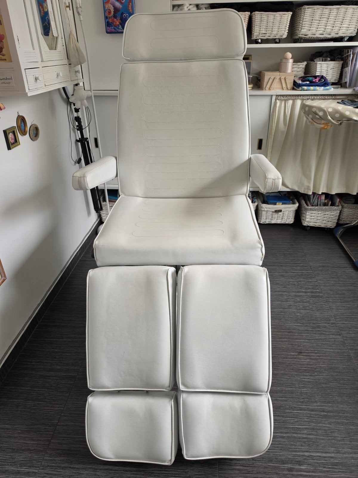 fauteuil d'allaitement, fauteuil de tatouage, pédicure..