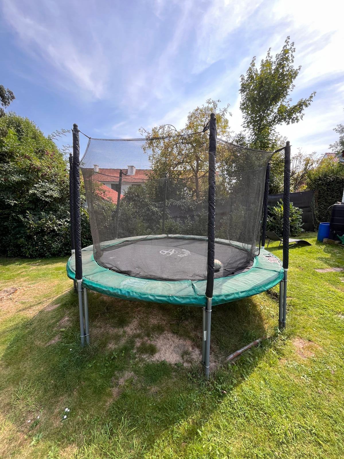 Grand trampoline Skyline, Enlèvement, Utilisé