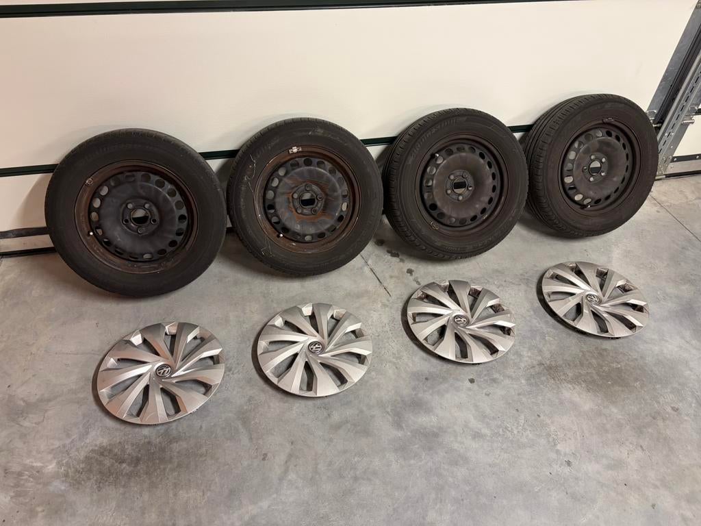 Jantes VW Polo 15 pouces 5x100 avec couvre-roues, 15 pouces, Pneus et Jantes, Véhicule de tourisme, Pneus été