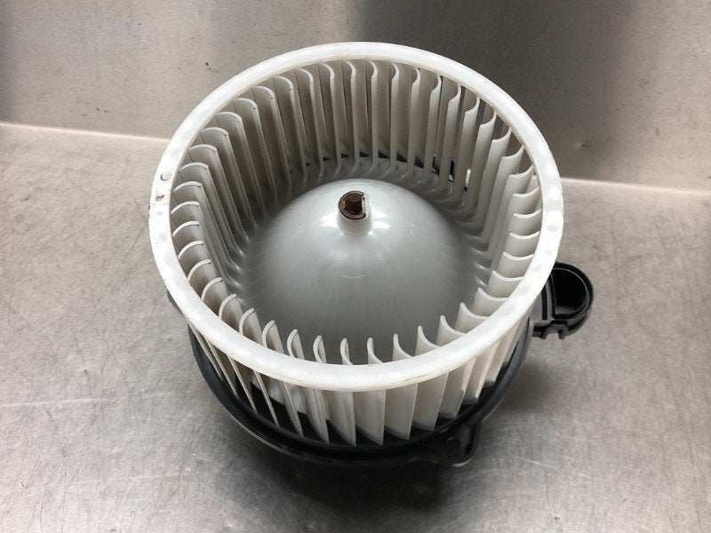 VENTILATEUR RADIATEUR MOTEUR Hyundai i30 Wagon (GDHF5), Robert Bosch AG, Utilisé, Hyundai, Robert-Bosch-Allee 1
74232  Abstatt, DE