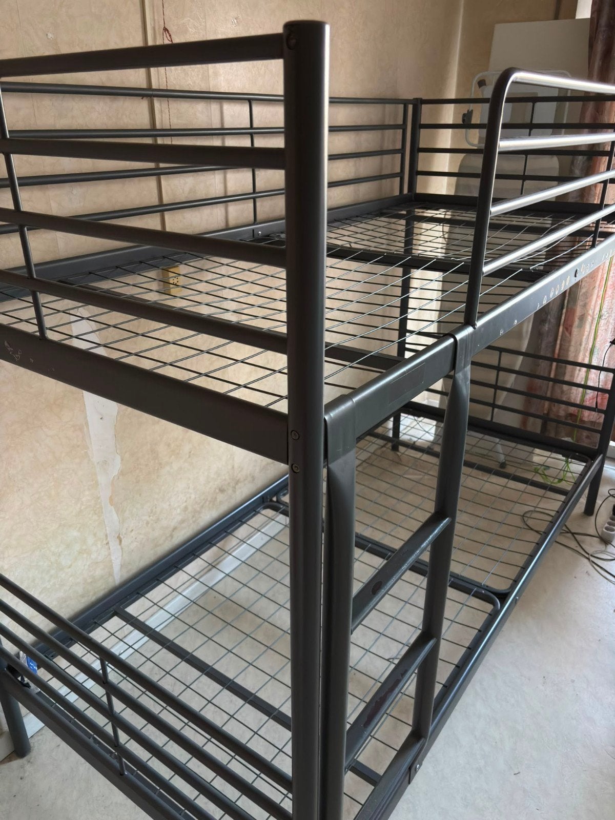 Stevig metalen stapelbed – Donkergrijs, Huis en Inrichting, Slaapkamer | Stapelbedden en Hoogslapers, Ophalen, Stapelbed