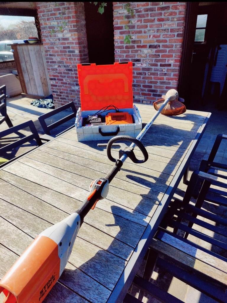 Débroussailleuse Stihl FSA 90R + batteries, Jardin & Terrasse, Débroussailleuses, Enlèvement, Batterie