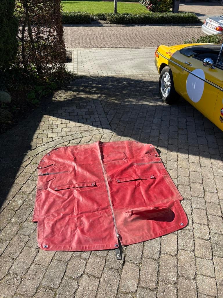 MGB full tonneau cover, Enlèvement