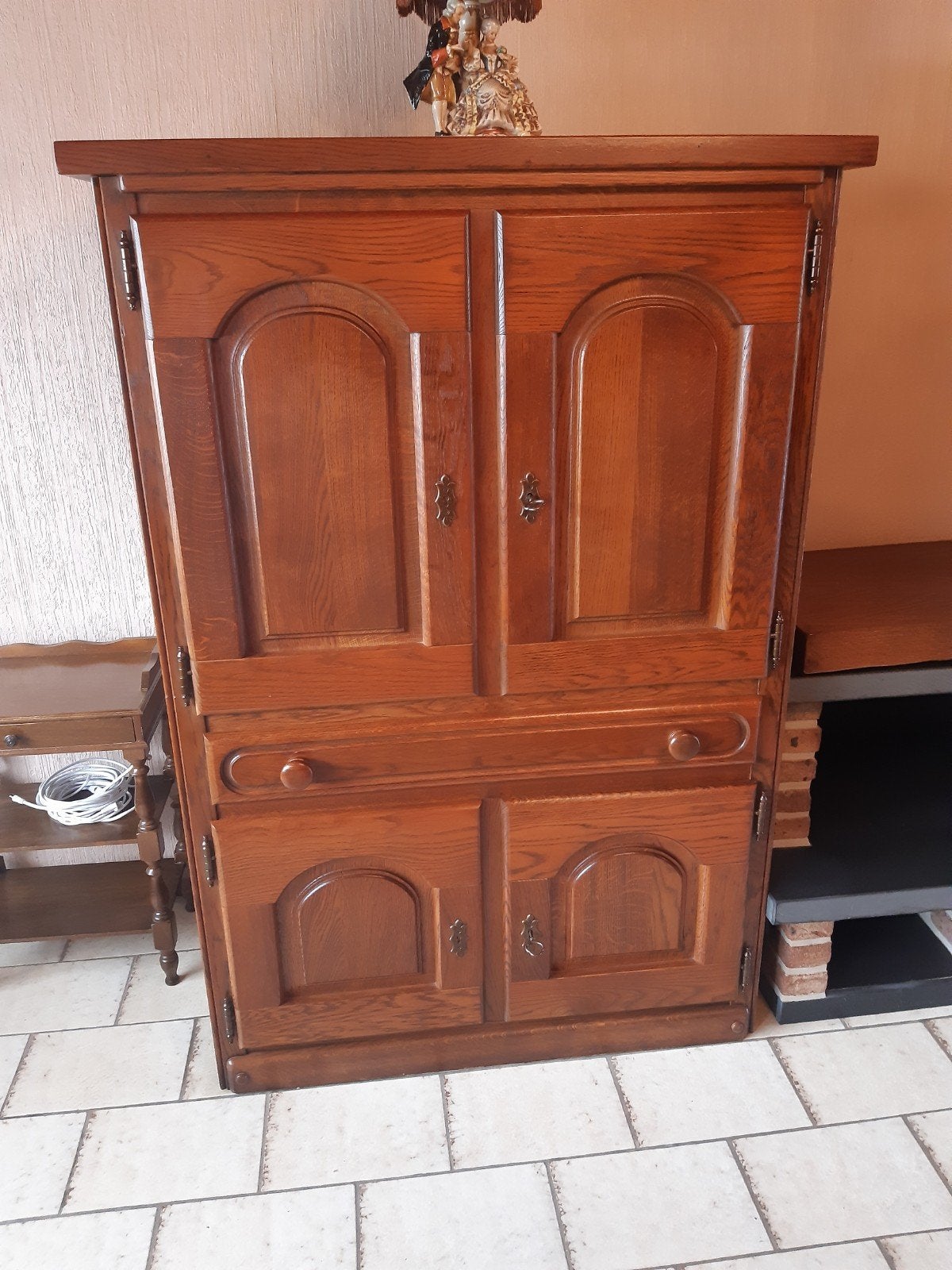 Massief houten kast, Antiek en Kunst, Ophalen