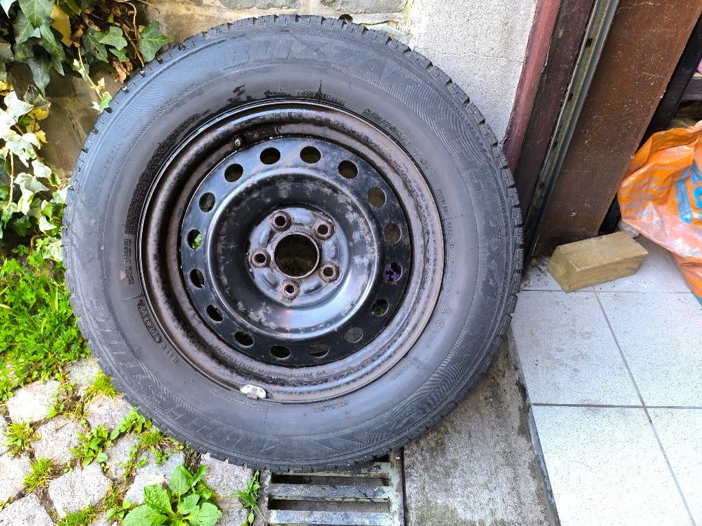 Mitsubishi    4 Roues Hiver, pneus Bridgestone : 215/70 R16 , Autos : Pièces & Accessoires, Pneus & Jantes, Pneus et Jantes, Pneus hiver