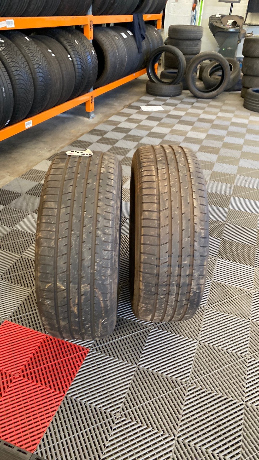 225/55/19 -99v toyo met monteren per stuk 80 eur, Ophalen, Zo goed als nieuw