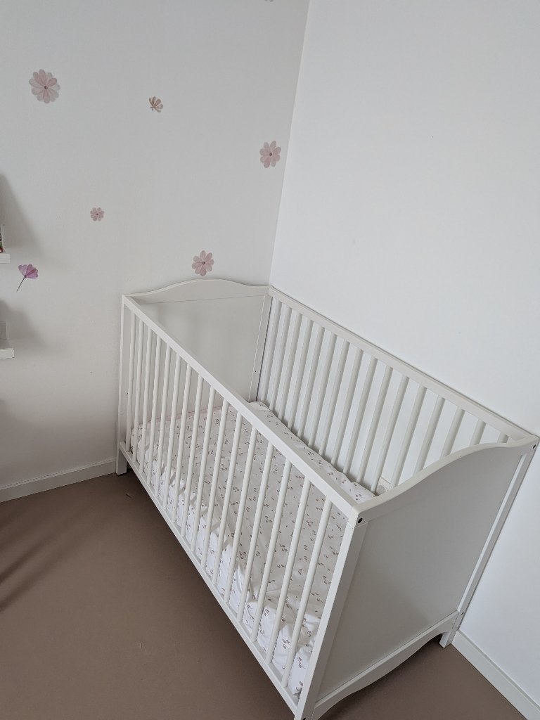 Lit bébé IKEA SMÅGÖRA + matelas, Moins de 70 cm, Comme neuf, Moins de 140 cm, Enlèvement