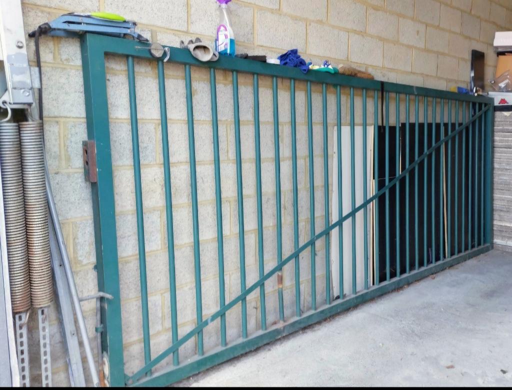 Barrière de clôture en fer verte – 3,90 m x 1,50 m, Jardin & Terrasse, Clôtures de jardin, Utilisé, Autres types, Fer, Enlèvement