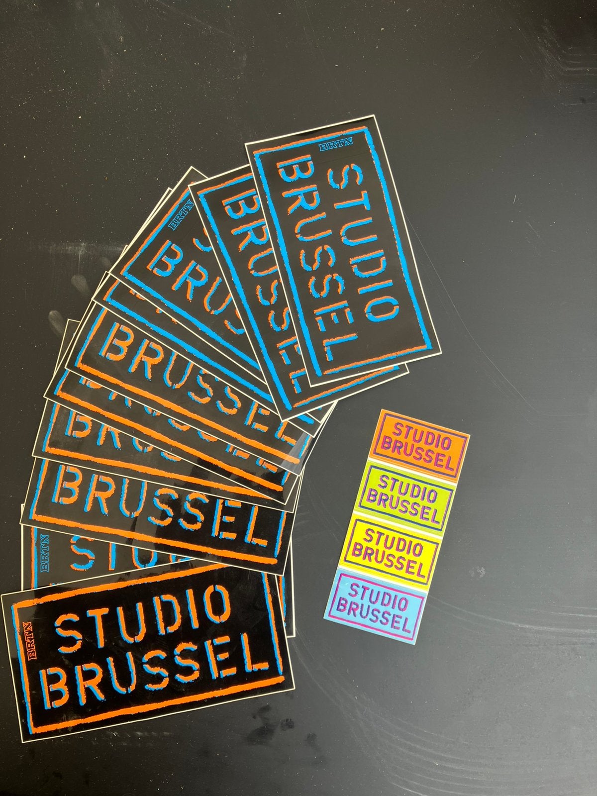 Retro studio brussel stickers, Verzamelen, Verzenden