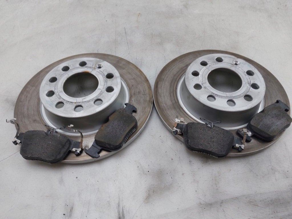 DISQUES ARRIERES (LA PAIRE) Golf VIII Variant (GC5), Utilisé, Volkswagen