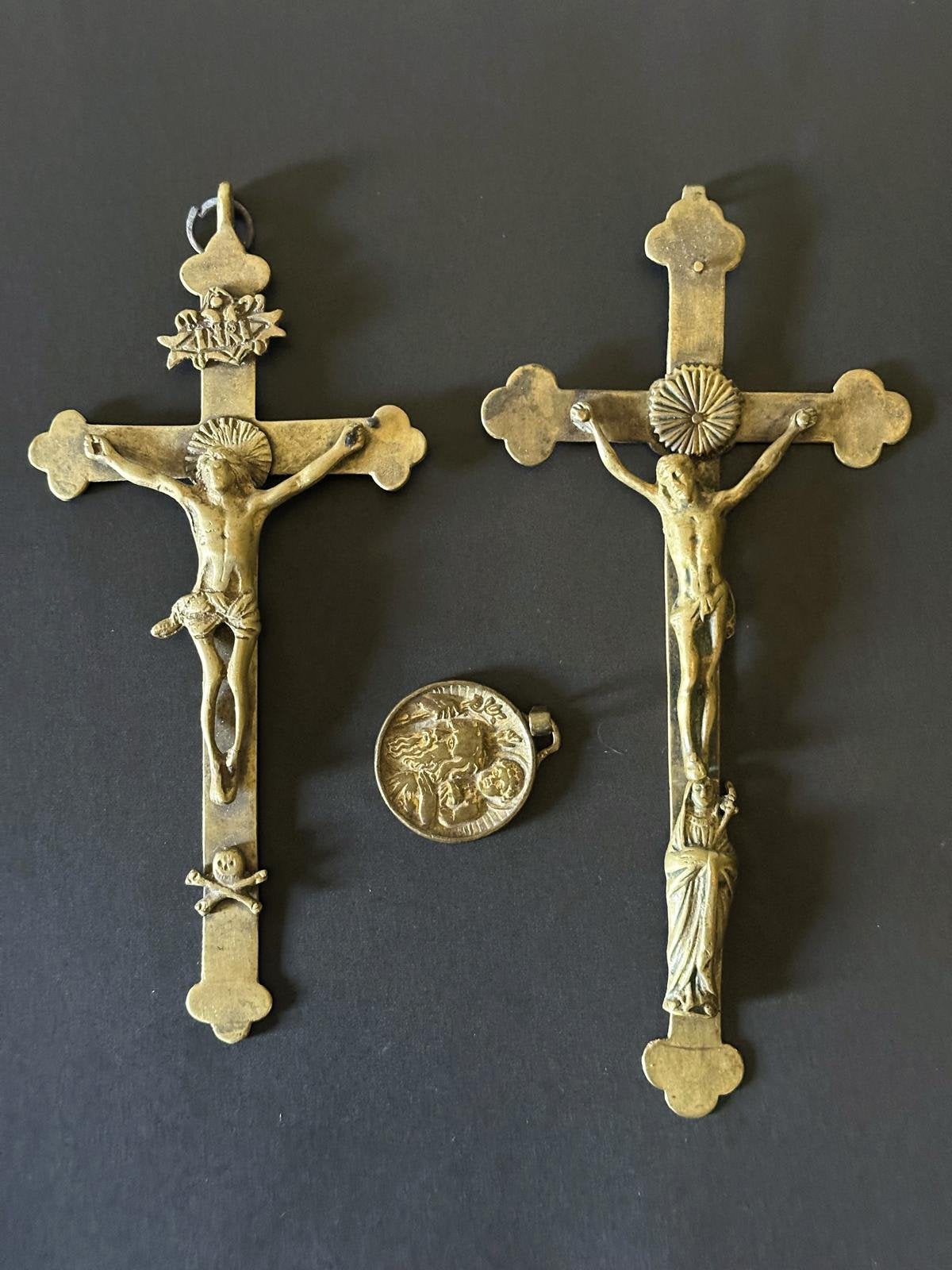 Antieke kruizen met medaillon messing, Antiek en Kunst, Ophalen of Verzenden