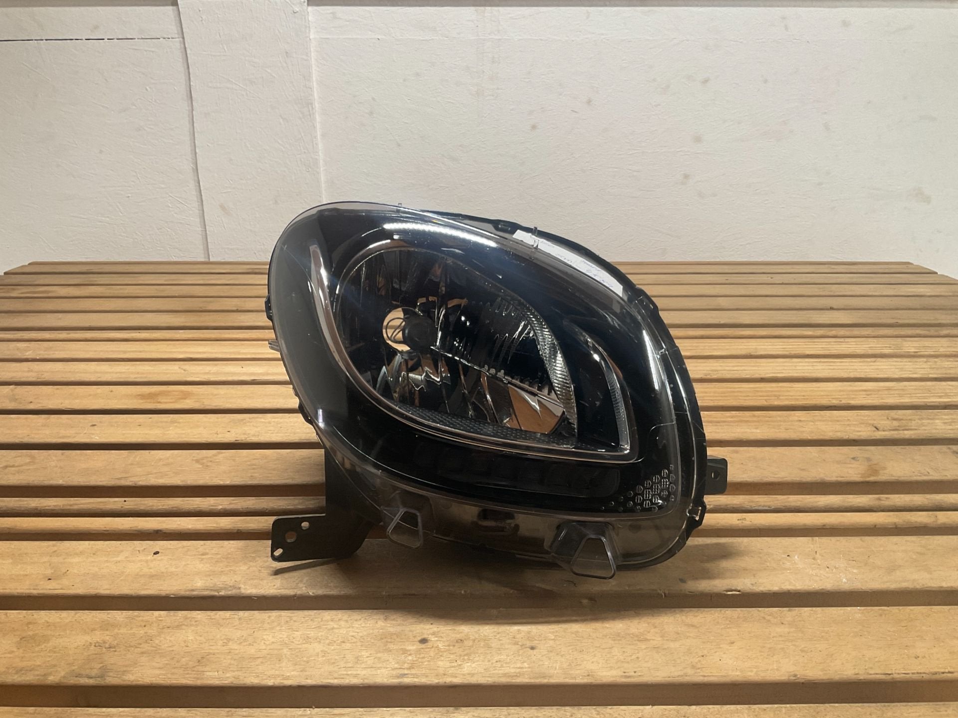 Koplamp Smart Fortwo Forfour 453 14 21 RH A4539065902 b6-458, Mercedes-Benz AG, Utilisé, Mercedesstrasse 120
70372  Stuttgart, DE
