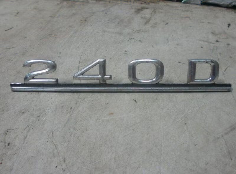 EMBLEEM Mercedes-Benz 200-300D (W123) (123-817-95-15), Auto-onderdelen, Gebruikt, Mercedes-Benz AG, Ophalen of Verzenden, Dialog.mb@mercedes-benz.com