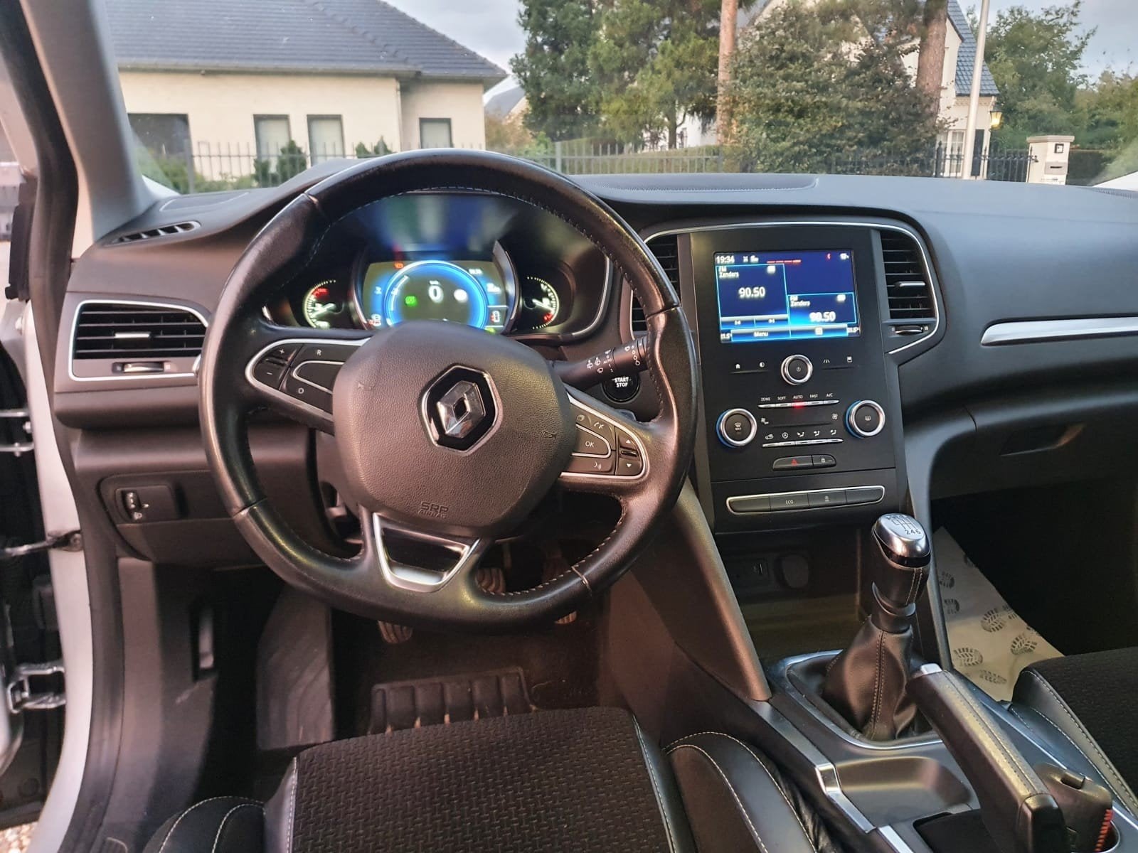 Renault Megane Break 1.2 Benzine  2016, Voorwielaandrijving, Euro 5, Stof, Zwart
