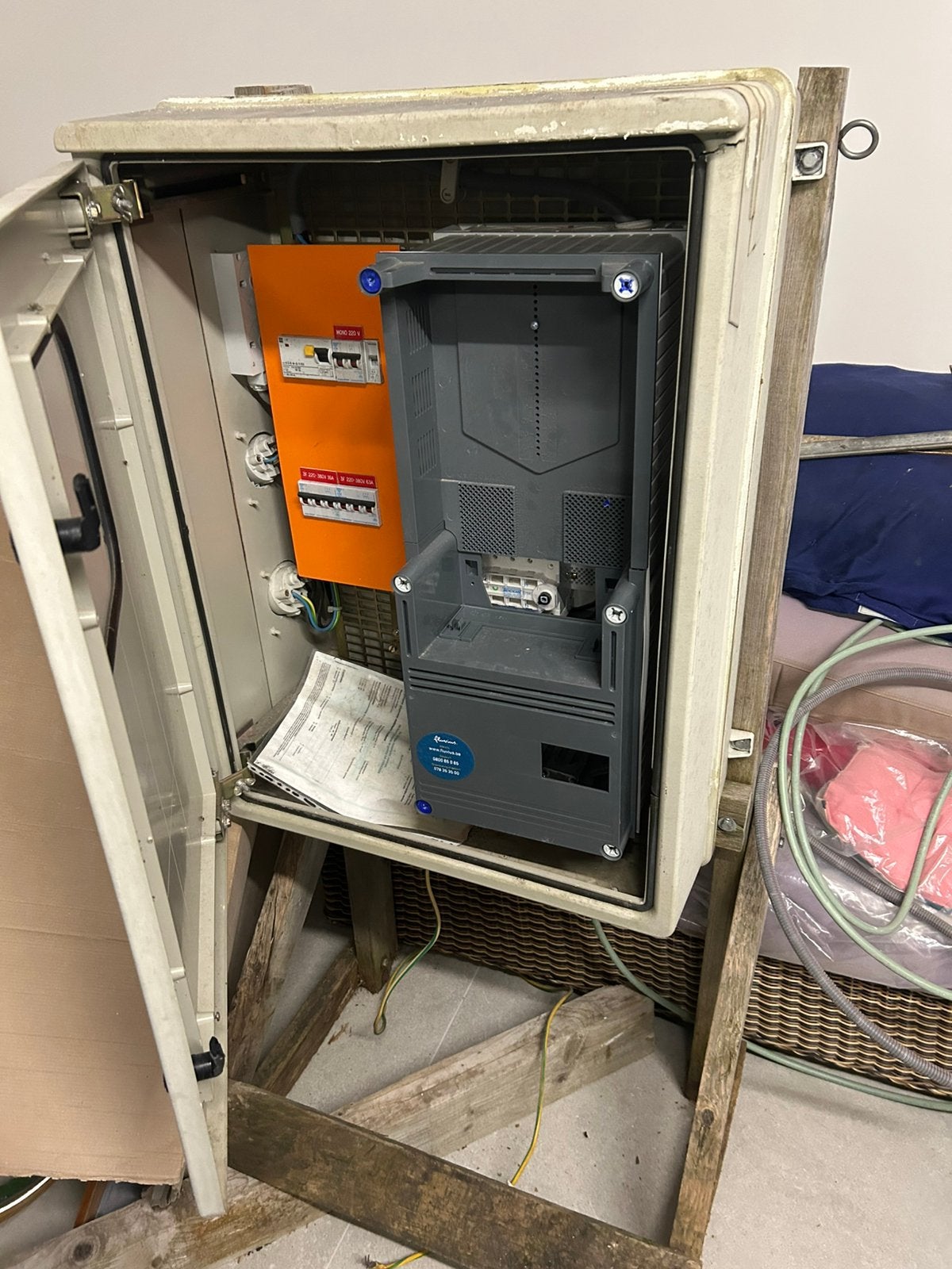 Werfkast, met aarding,aardingspin, en aansl. Kabel in optie, Computers en Software, Ophalen, Gebruikt