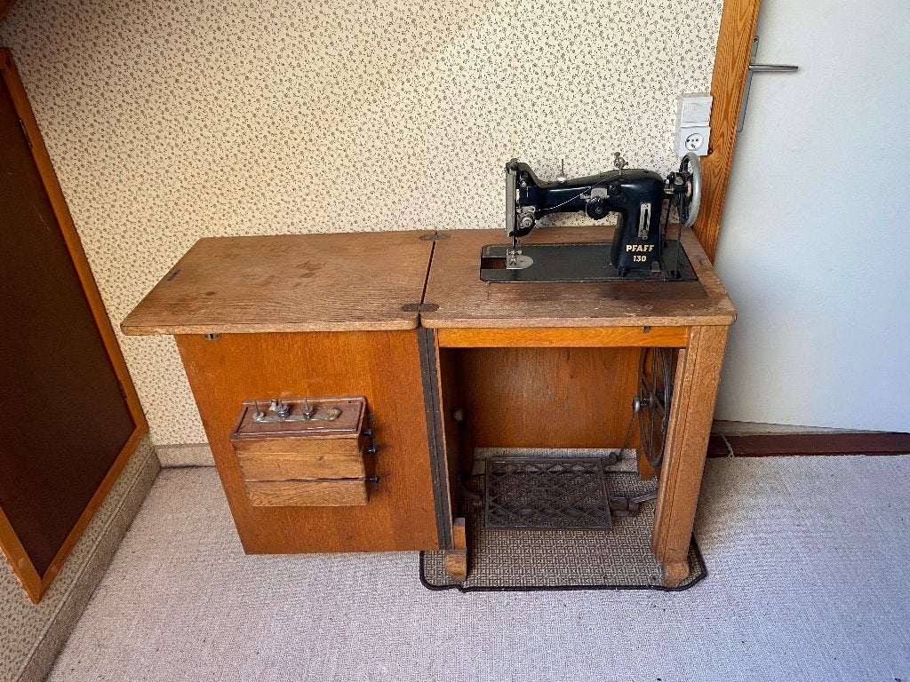 Antieke naaimachine Slinger, Enlèvement