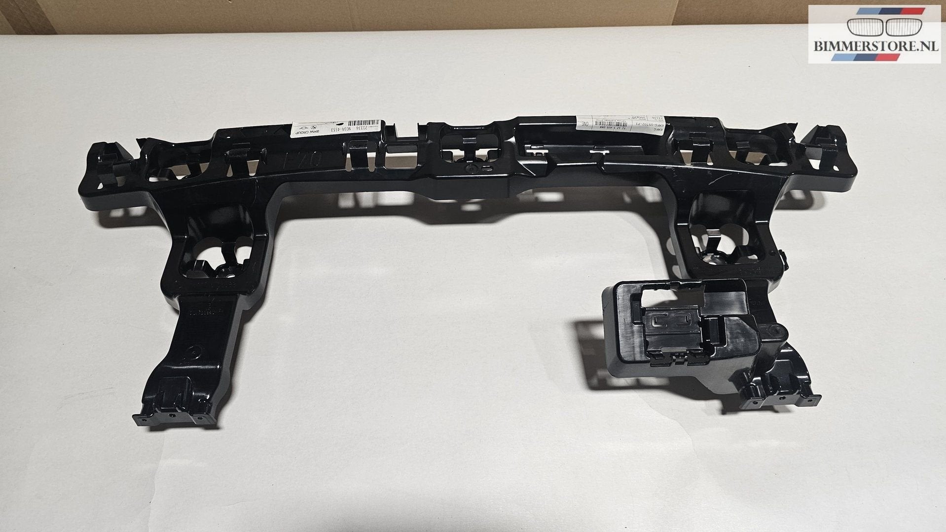 Achterbumper M montage steun bracket midden BMW 1 serie F70, Auto-onderdelen, Nieuw, Ophalen of Verzenden, Achter, Bumper