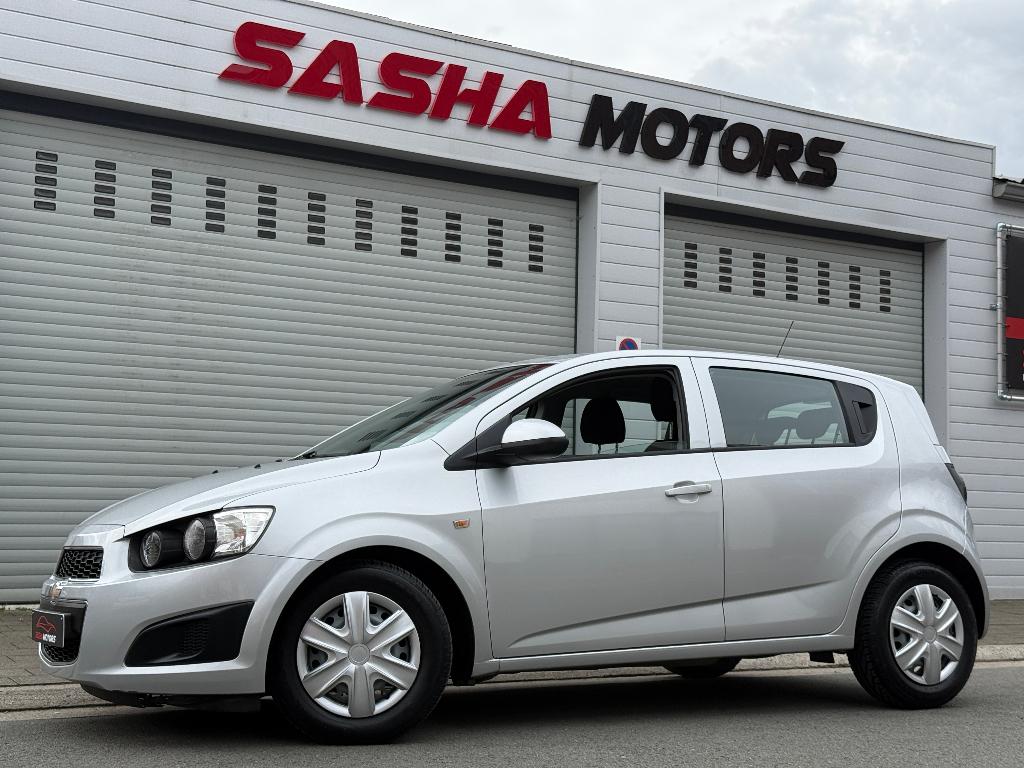 Chevrolet Aveo 1.4 Benzine Automaat | 65.000KM | 12MGarantie, Autos, Aveo, Entreprise, Noir, 5 portes