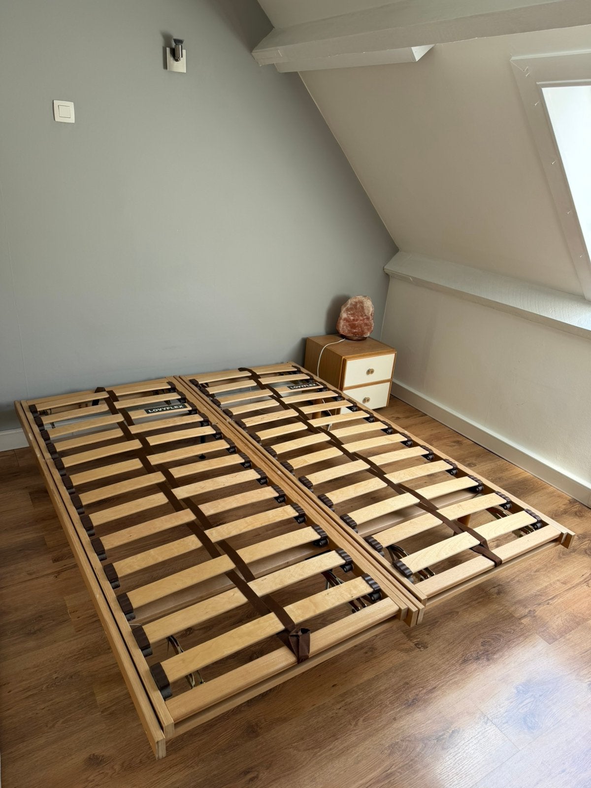 Bed en nachtkastje, Huis en Inrichting, Slaapkamer | Bedden, Ophalen, Tweepersoons, 200 cm, 160 cm