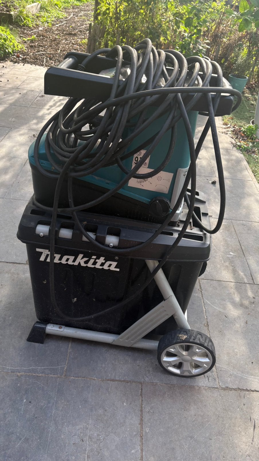 Broyeur Makita UD2500 2500W avec bac de collecte, Enlèvement, Utilisé, Électrique, Sac de ramassage