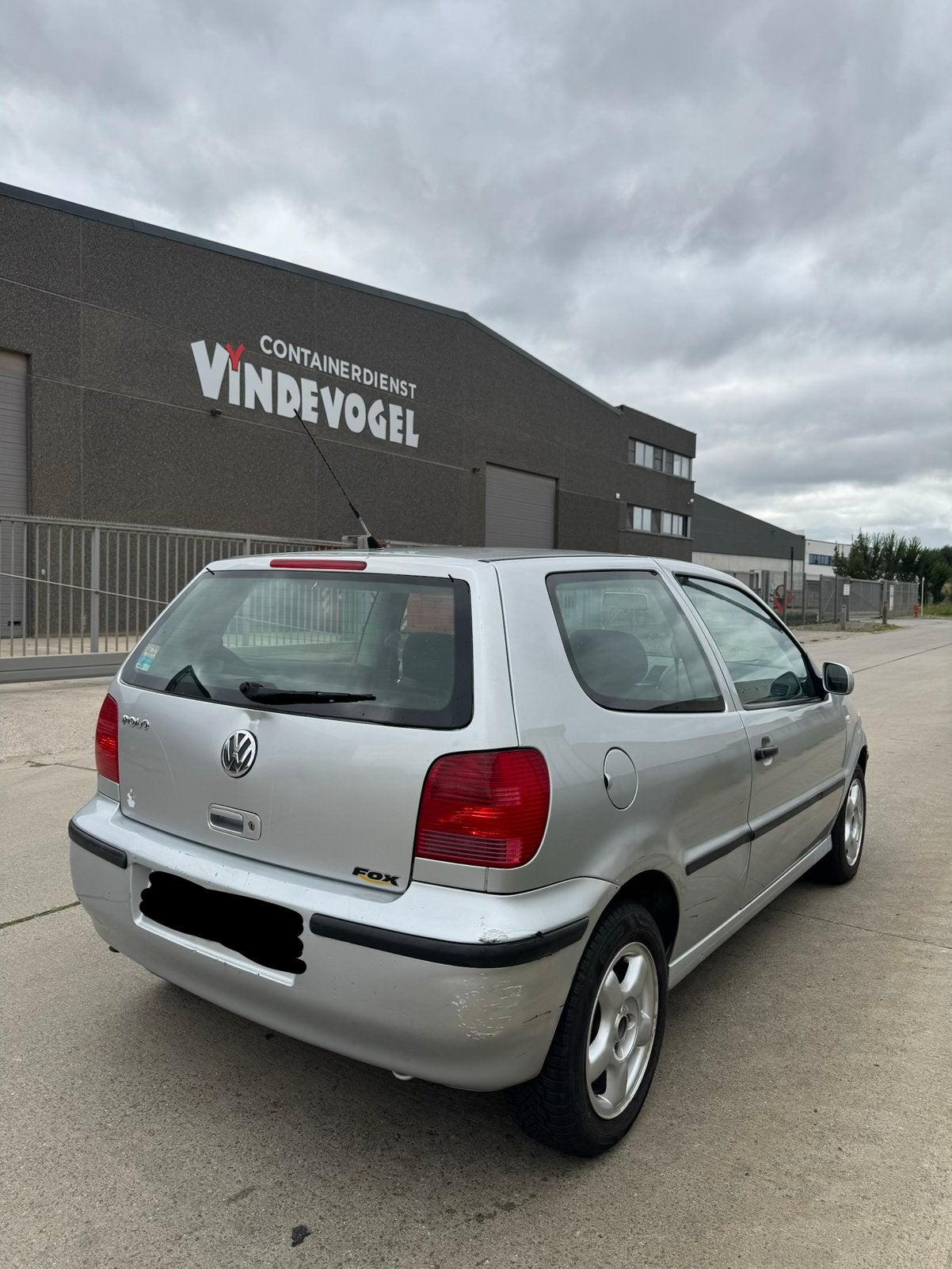 Polo 1,4 benzine met mooie velgen en keuring, Auto's, Voorwielaandrijving, Stof, Zwart, 4 cilinders