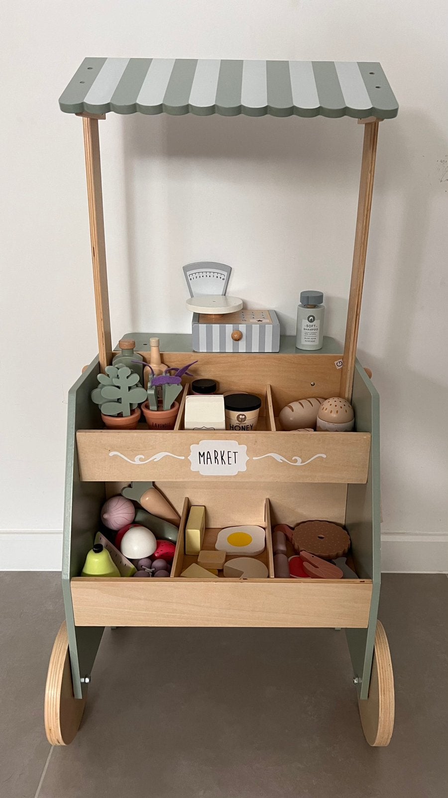 Houten speelgoedwinkeltje / marktkraam JaBaDaBaDo, Enfants & Bébés, Jouets | Jouer aux cuisines, Enlèvement, Comme neuf