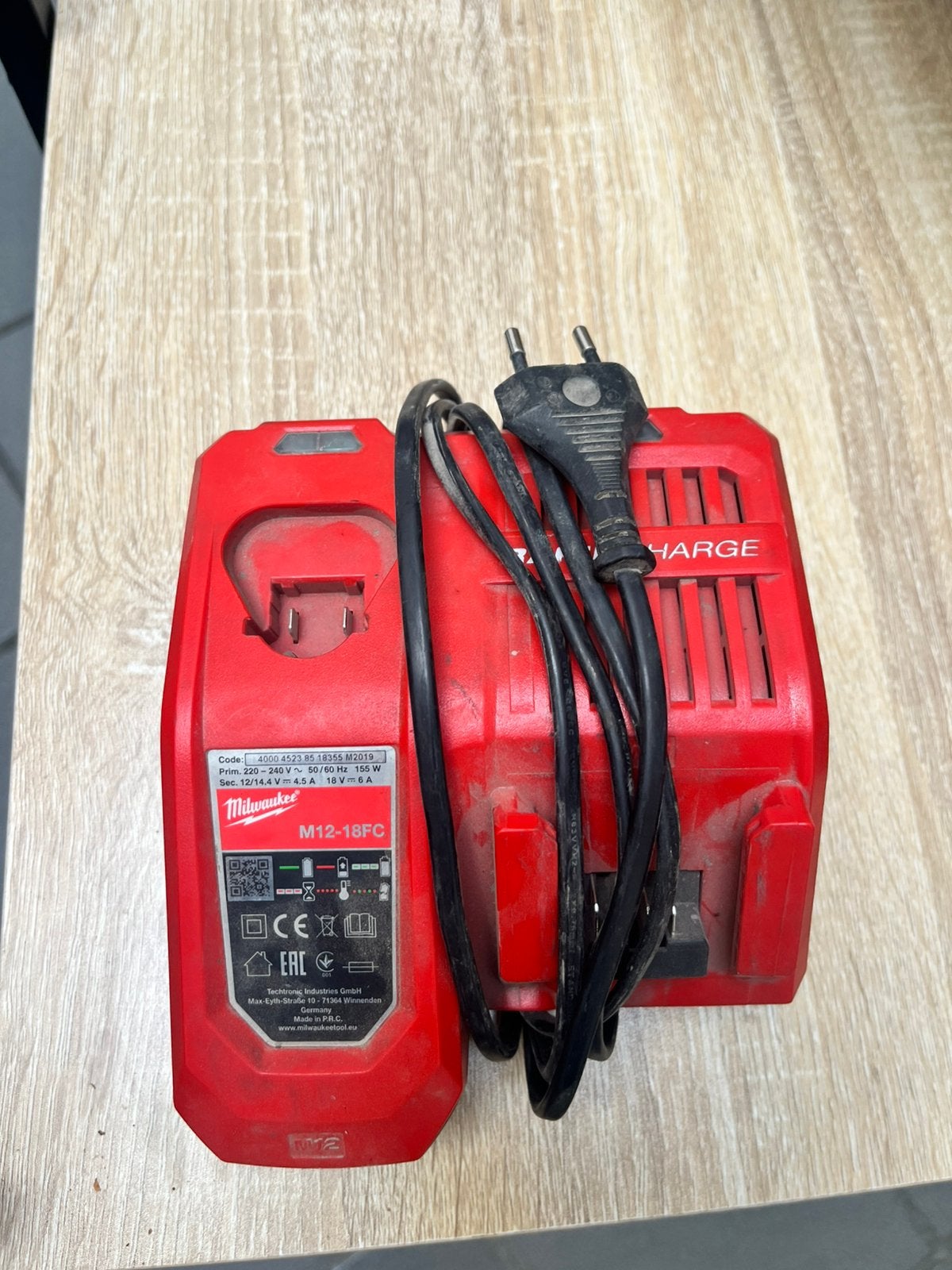 Chargeur milwaukee, Enlèvement ou Envoi, Comme neuf