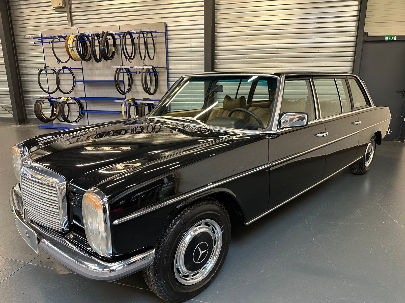Mercedes bar8 type 115 limousine 64848km diesel als nieuw!, Zwart, Leder, Bruin, Particulier