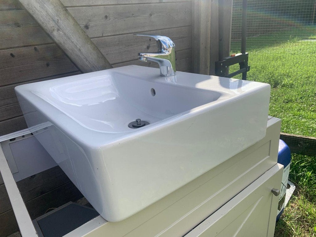 LAVABO AVEC ROBINET, 25 à 50 cm, Lavabo ou Évier, Moins de 100 cm, Comme neuf