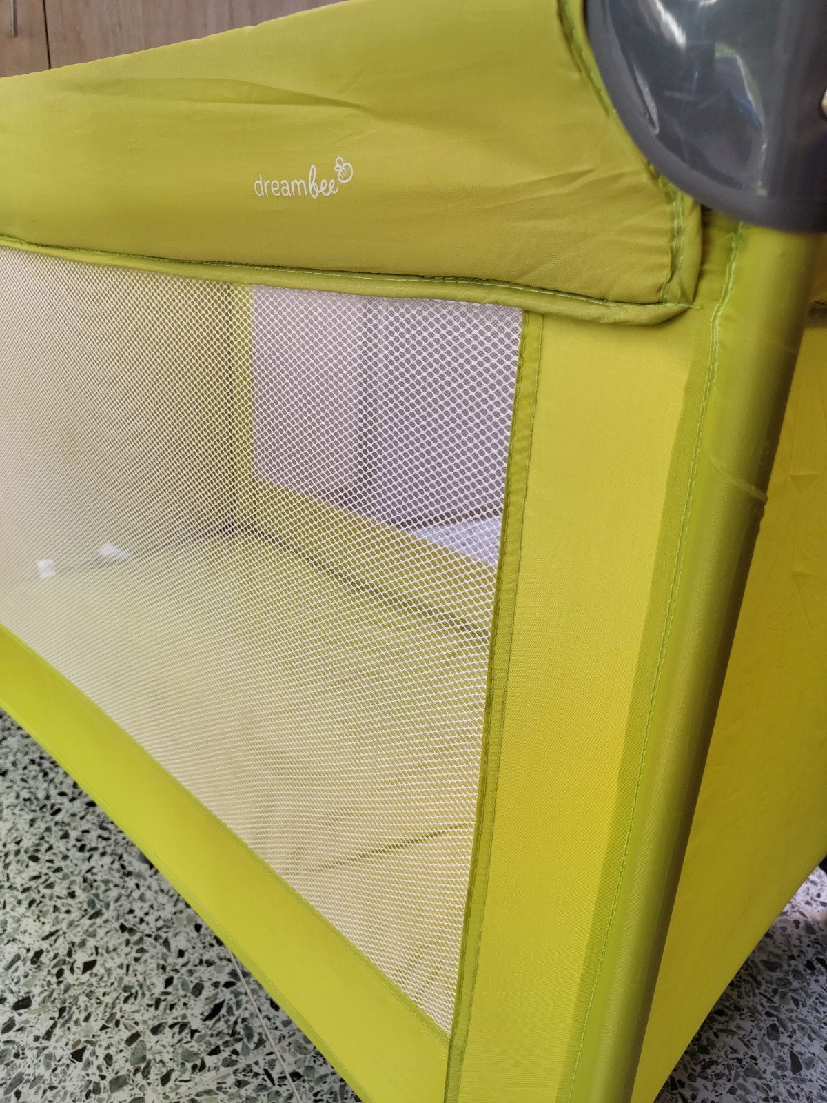 dreambee - lichtgroen reisbedje, Kinderen en Baby's, Kinderkamer | Bedden, Ophalen, Gebruikt