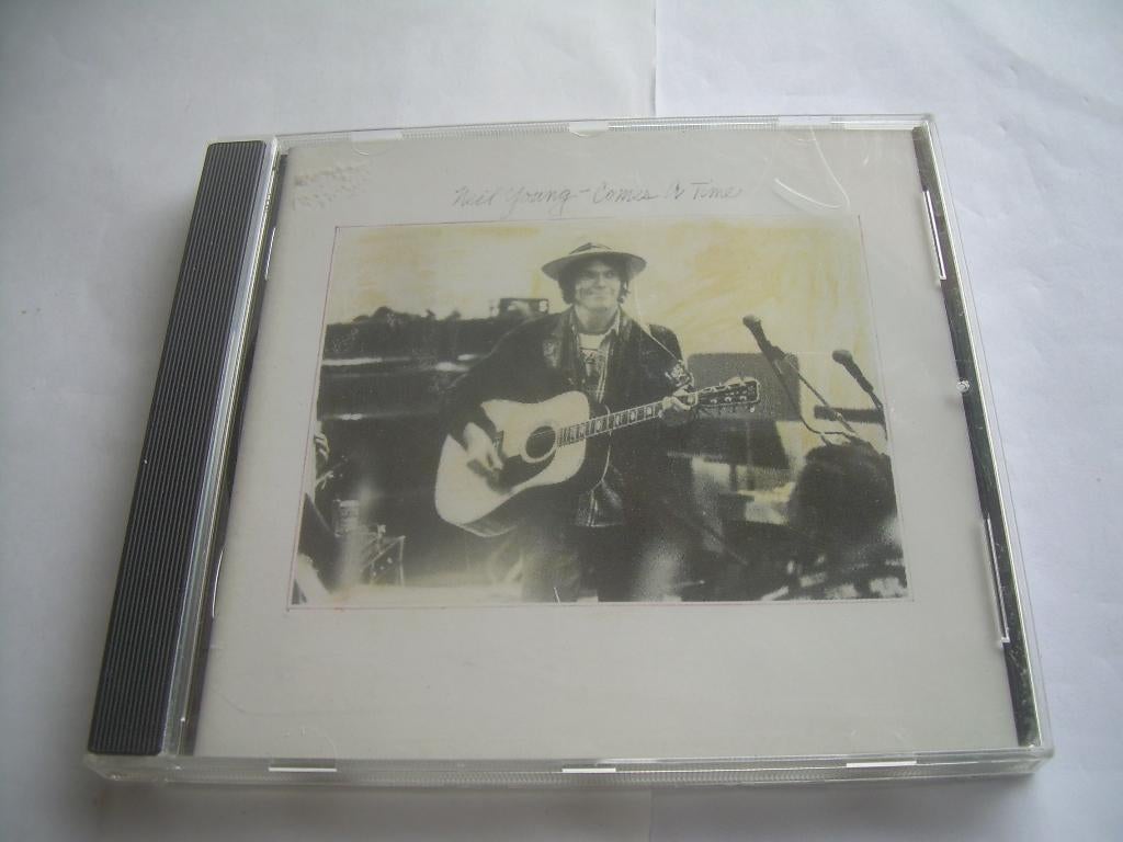 CD - NEIL YOUNG - COMES A TIME, Ophalen of Verzenden, 1970 - 1979, Zo goed als nieuw