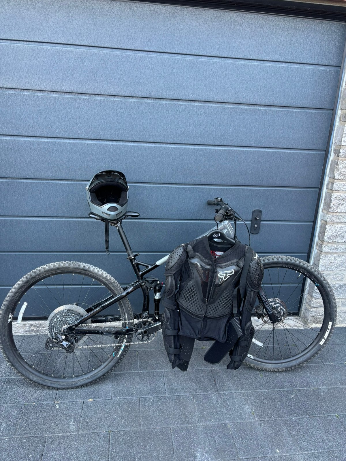 VTT Marin + protection Fox + casque Bell — Pack VTT, Autres marques, Comme neuf, Enlèvement, VTT tout suspendu