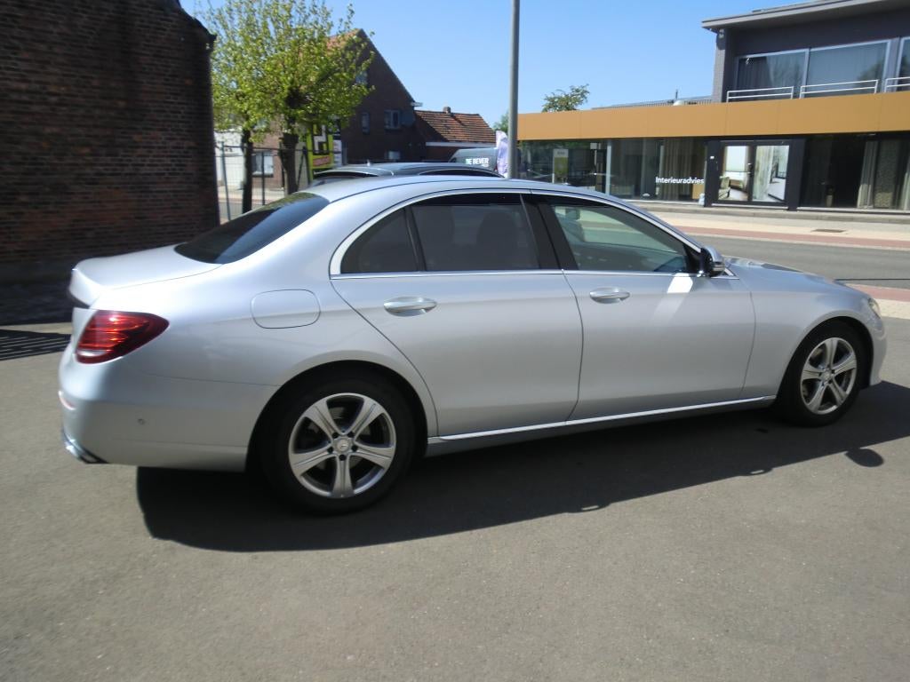 Mercedes E200d in mooie staat met weinig km en alle opties., Entretenue par le concessionnaire, Noir, Automatique, Particulier