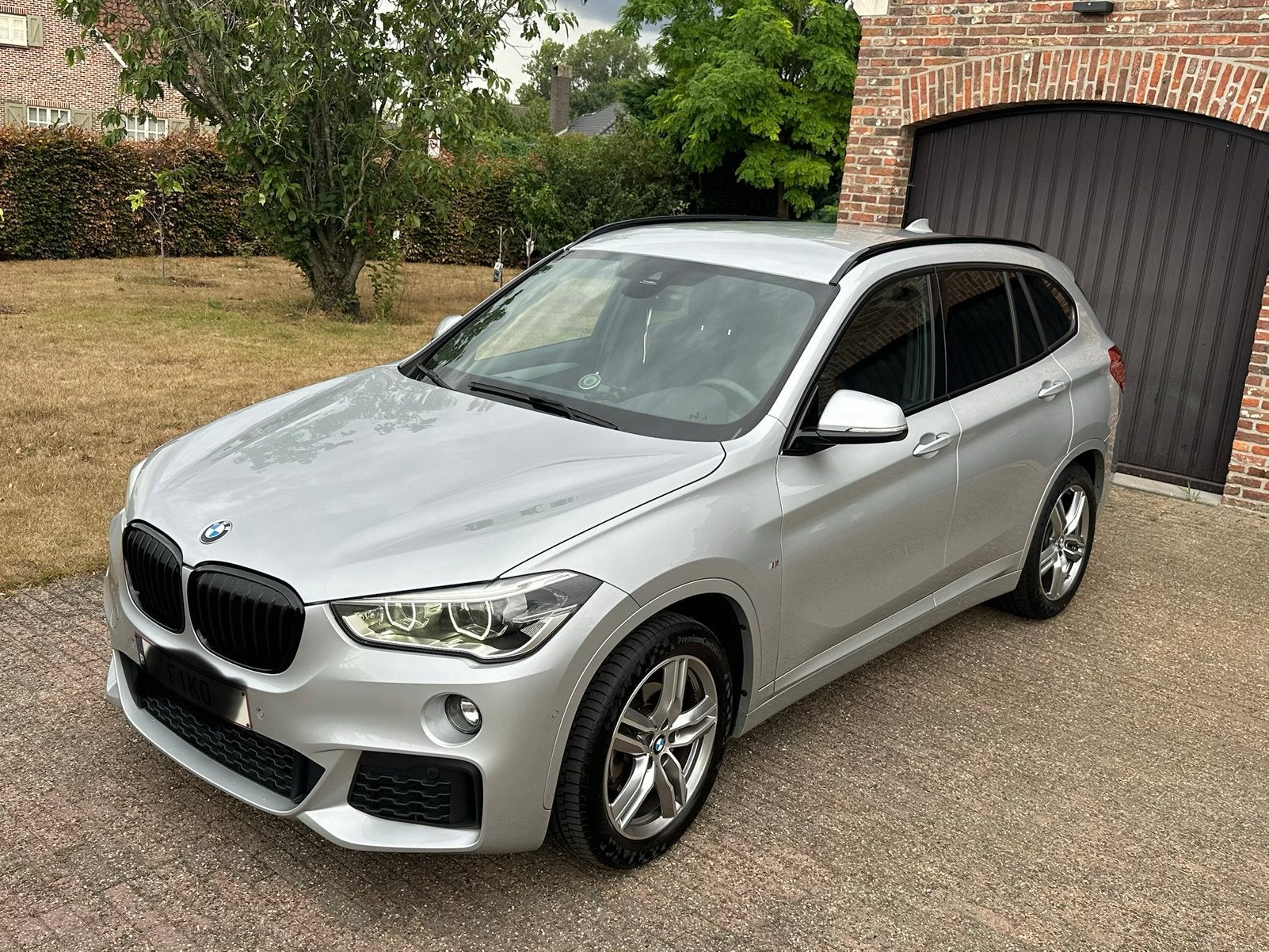 Bmw X1 M-pack 2017 1.5 twin turbo benzine, Auto's, Euro 6, Alcantara, Grijs, Particulier