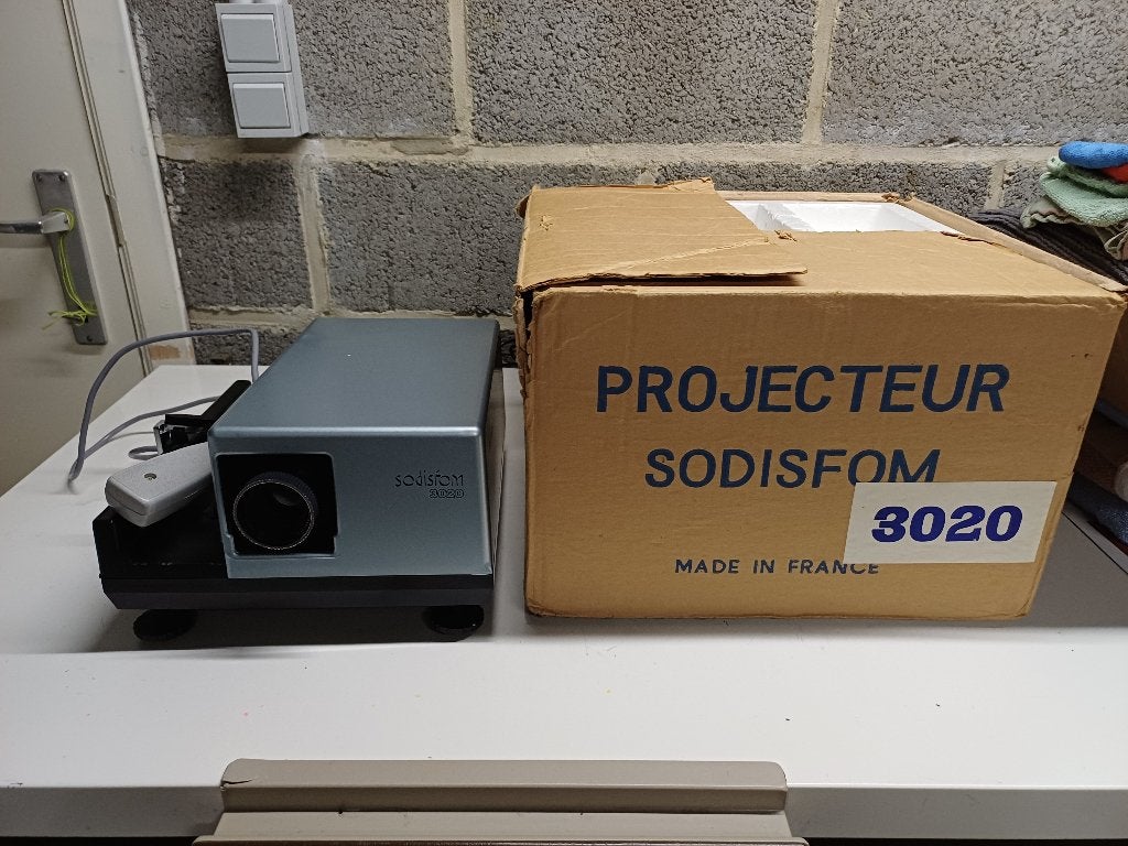 Complete Vintage Dia-projectieset: Sodisfom 3020, Ophalen, Gebruikt, Met scherm