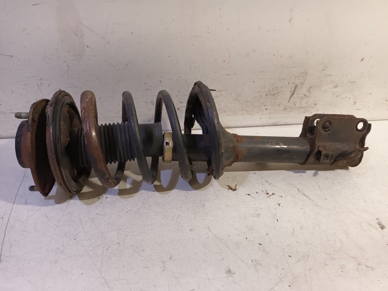 Veerpoot links voor Kia Sportage, Onderdelen@venauto.nl, Van der Ven Autorecycling B.V., Kia, Ettenseweg 76, 4706 PB Roosendaal, The Netherlands