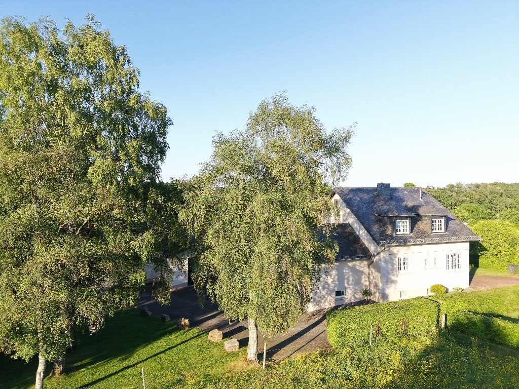 Modern woonhuis met bedrijfshal nabij Luxemburg, België & NL, Immo, 8 kamers, Dorp, Eschfeld, Woonhuis