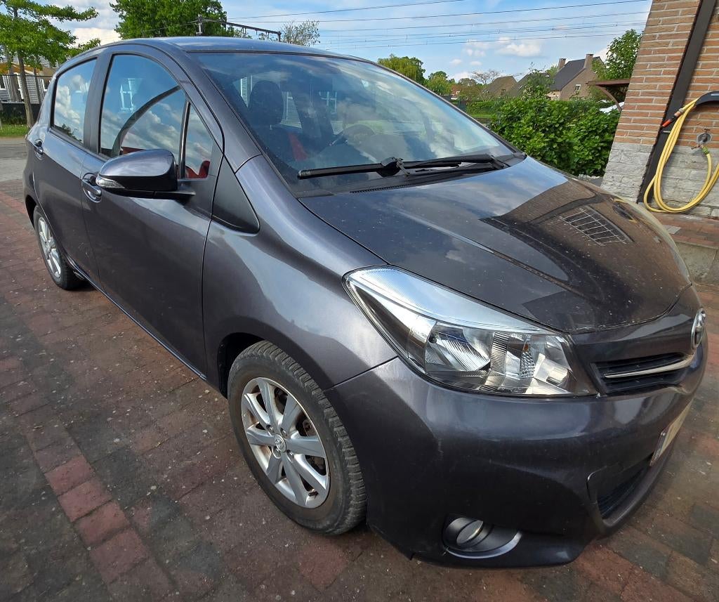 Très belle Toyota Yaris (2013) — 1.0 Essence — Euro 5, Euro 5, Achat, 998 cm³, Boîte manuelle