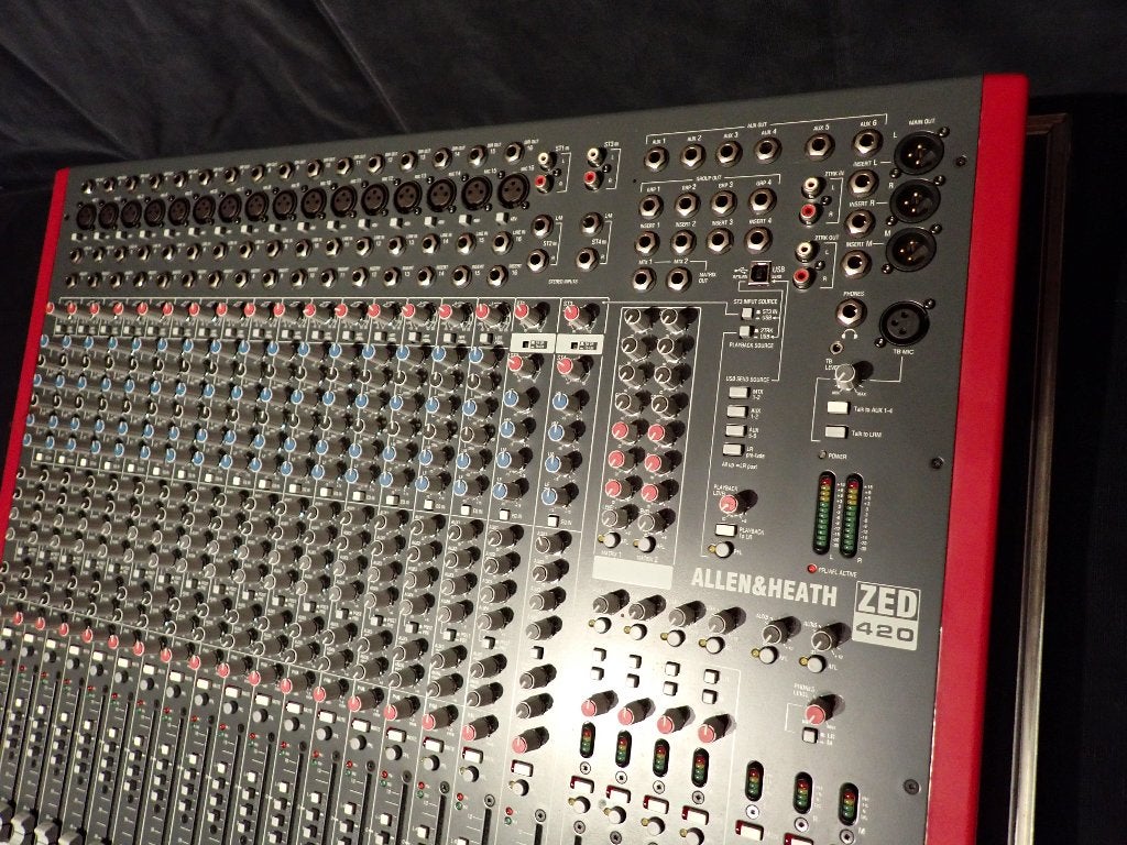 Mixeur Allen et Heath ZED 420 + flight case, Enlèvement ou Envoi, Comme neuf, 10 à 20 canaux, Entrée micro