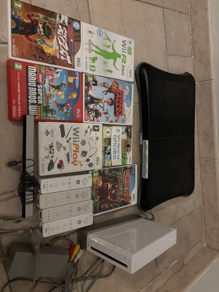 Wii nintendo + wii fit+ spellen, Enlèvement ou Envoi, Utilisé, Avec 3 manettes ou plus, Avec jeux