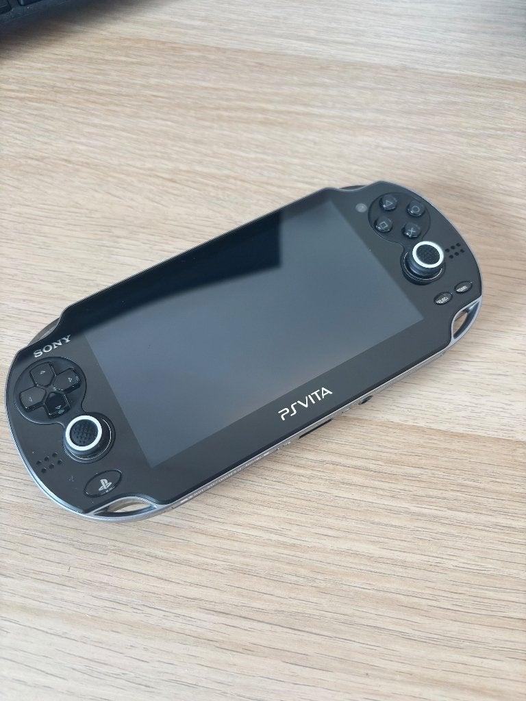 PS VITA OLED modifiée + carte microSD 64 Go, Consoles de jeu & Jeux vidéo, Consoles de jeu | Sony PlayStation Vita, Comme neuf